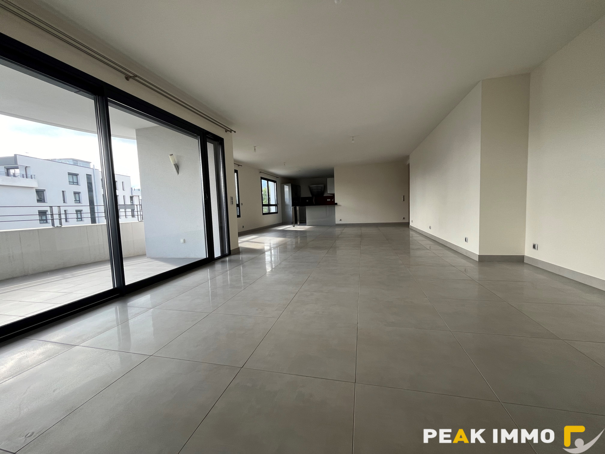 Appartement 5 pièces - 166,50 m2 - SAINT-GENIS-POUILLY